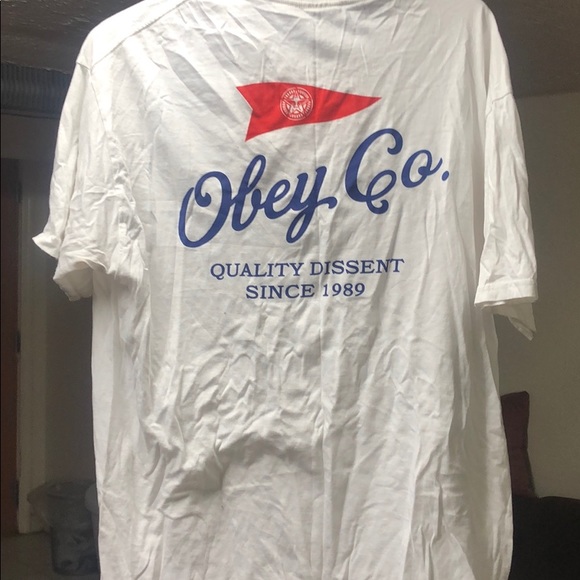 Obey T Shirt - Picture 2 of 3